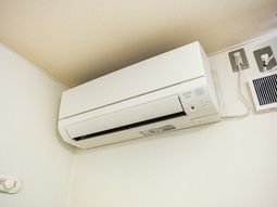 壁付けエアコン  