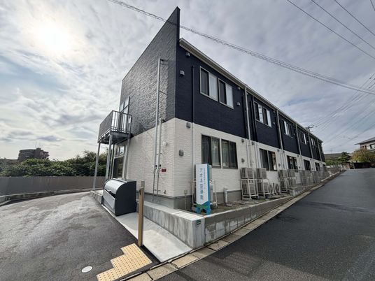 スタイリッシュな建物外観