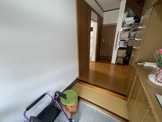 落ち着いた玄関ホール