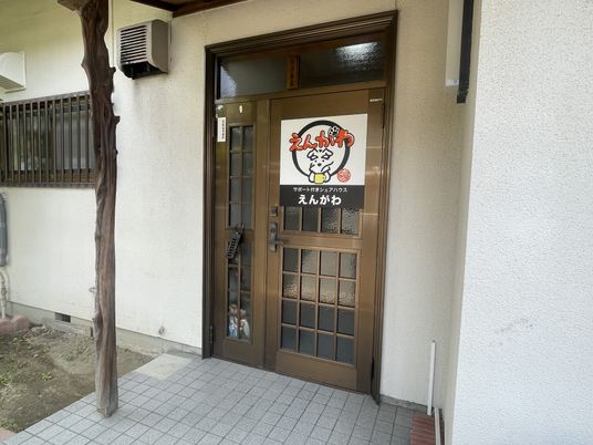 自動ドアの玄関口