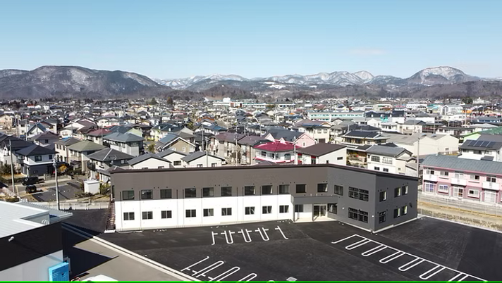 広々とした外観