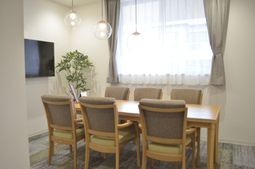 日差しが差し込む部屋