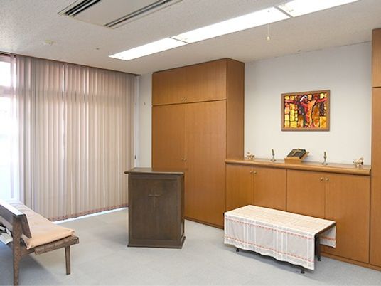明るい礼拝室  