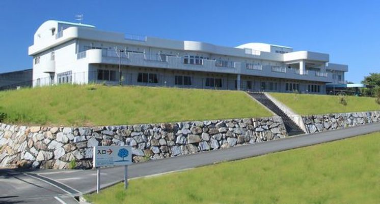 傾斜地にある建物