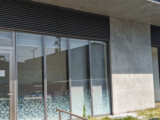 モダンな建物の外観  