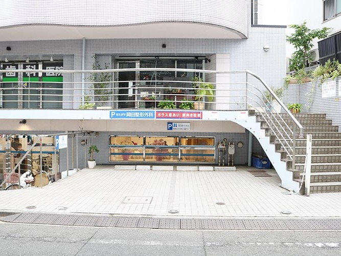 せたがや岡田整形外科の外観