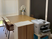 会議用テーブルのある部屋  