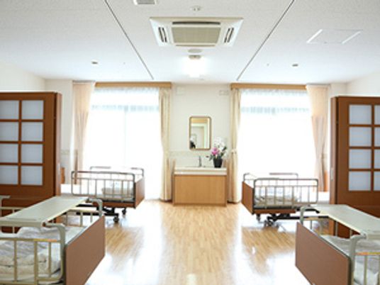明るい床の共有スペース