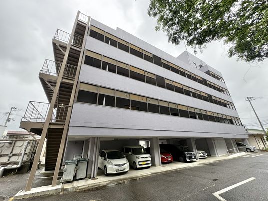4階建ての外観