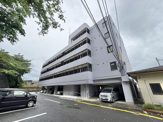 高層の建物外観