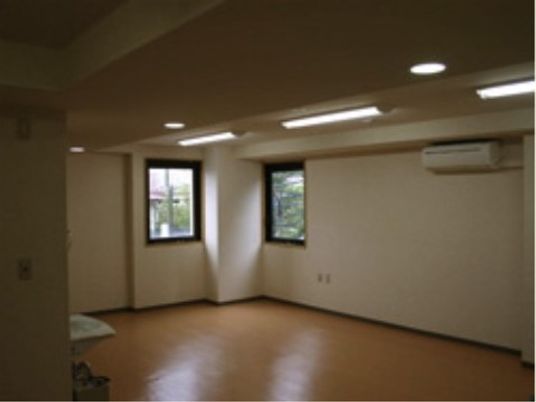 広々とした明るい居室