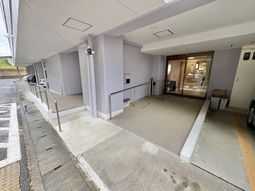車椅子対応のスロープ