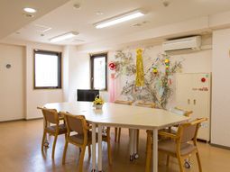 明るい食堂の様子