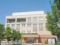 医療法人社団 柏陵会 綾瀬厚生病院の外観