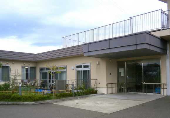 落ち着いた雰囲気の外観