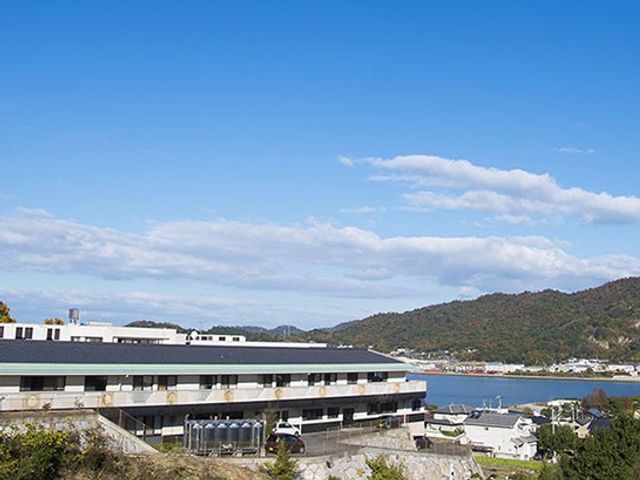 海沿いの建物外観  