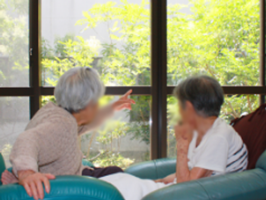 自然光が差し込むリビング