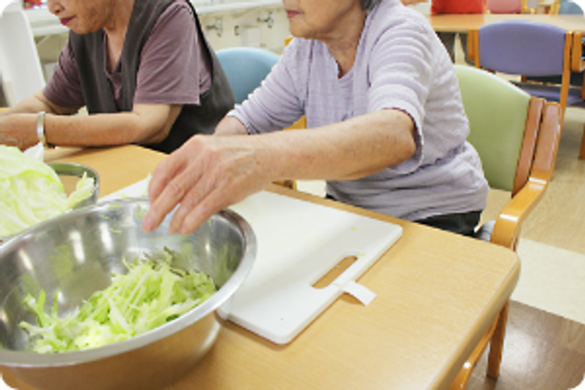 調理活動をする室内