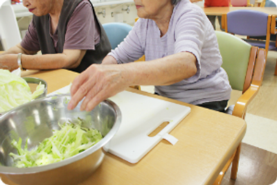 調理活動をする室内