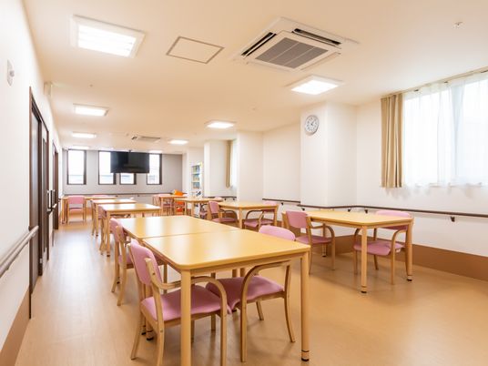 広々としたダイニングルーム