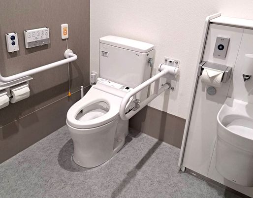 手すり付きのトイレ