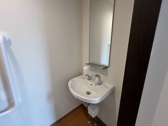 白い洗面台です