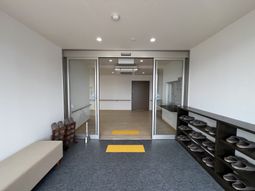 落ち着いた雰囲気のエントランス