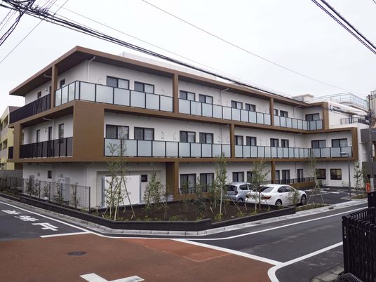 モダンな建物の外観