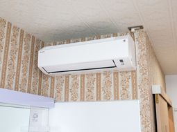 壁掛けの空調設備