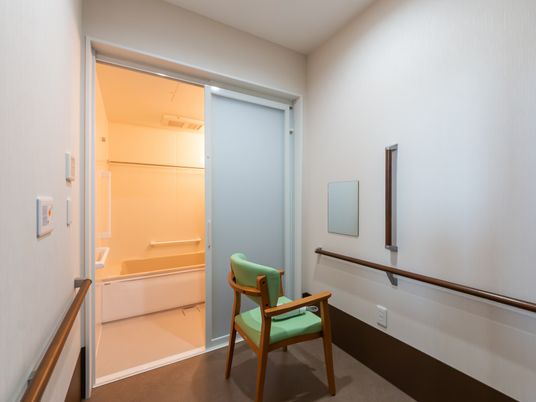 バスルーム前の廊下