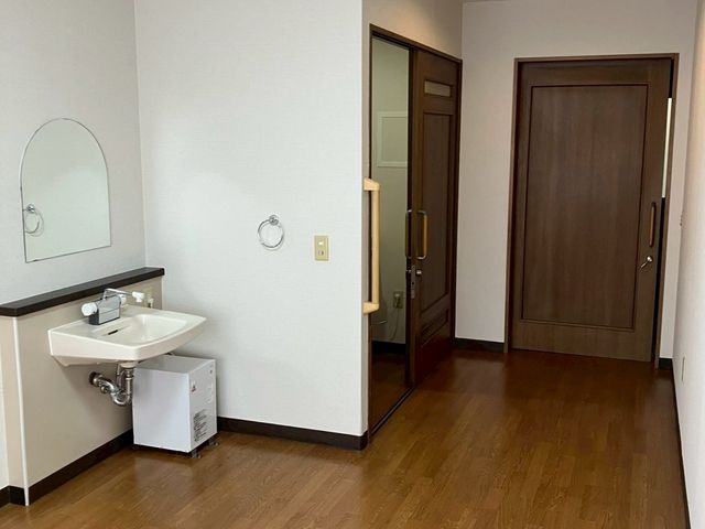 広々とした居室 居室 広々とした居室は清潔感があり、多目的に活用できます。自然光が入り、快適な環境です。