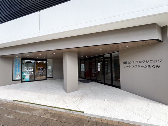 広く明るい出入口