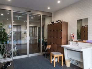 落ち着いた雰囲気のエントランス
