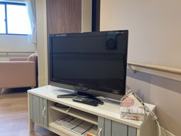 テレビとソファの居室  