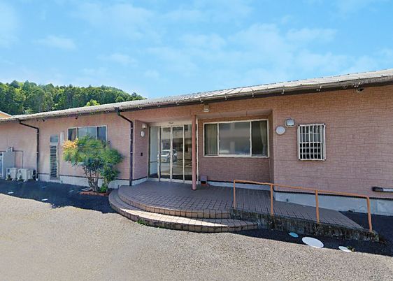 明るい施設外観