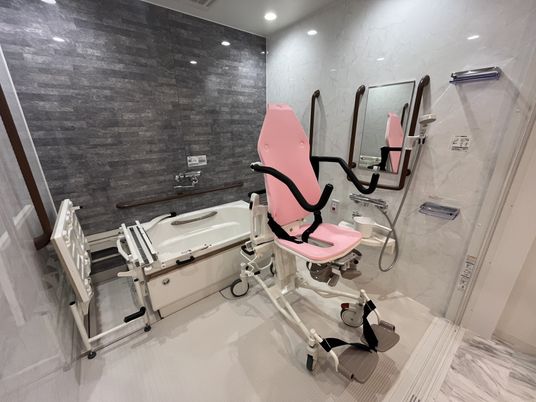 介助付対応の浴室