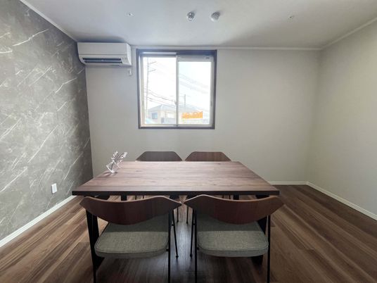 明るいダイニングルーム