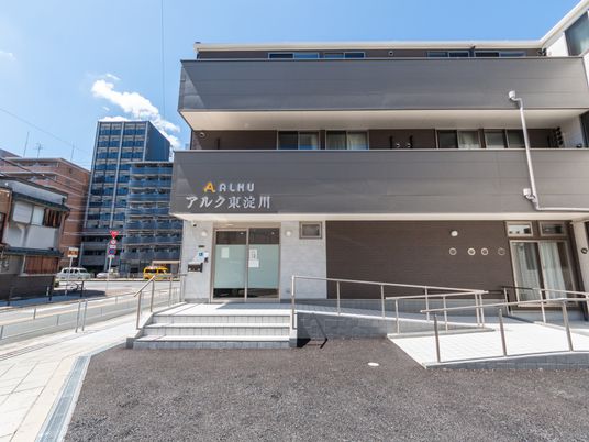 建物正面の外観  