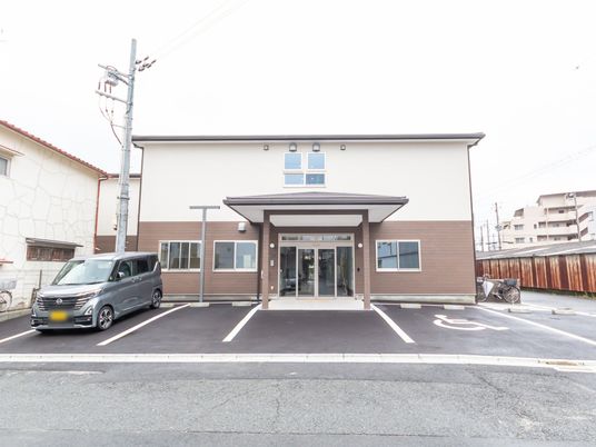 落ち着いた雰囲気の外観