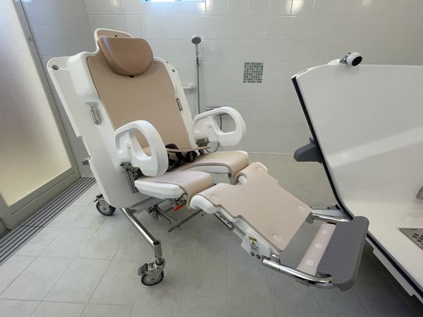 最新の介護設備の浴室