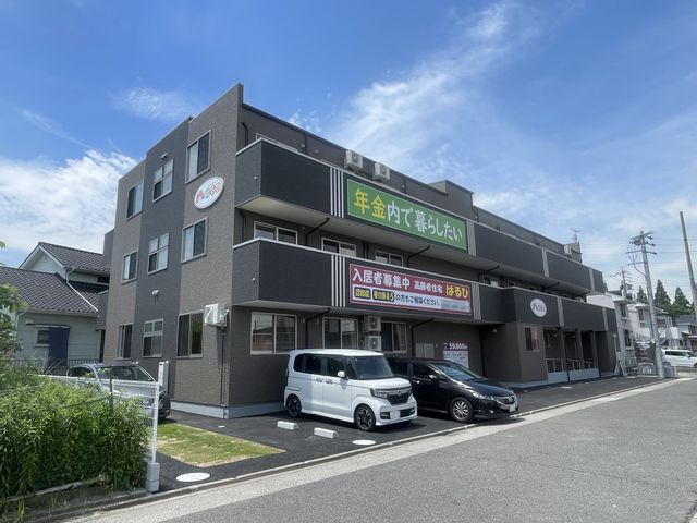 シンプルな建物外観 外観 モダンで清潔感のある建物です。訪れる方にも安心感を与えます。