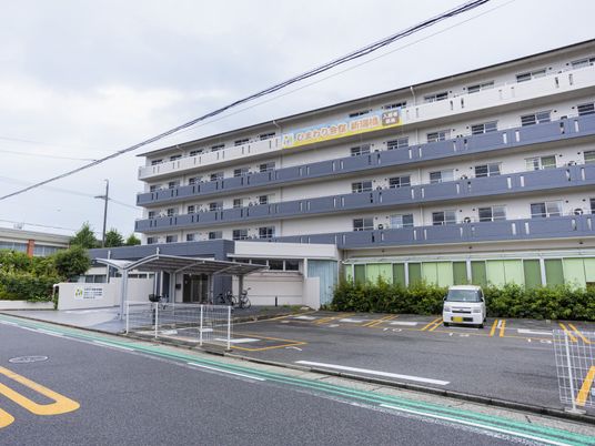 周囲の道路と建物