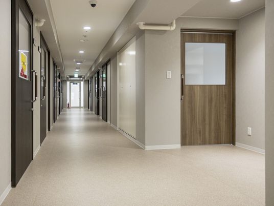 奥まで続く廊下