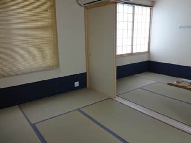 畳のある和室 和室 畳敷きの和室は、落ち着いた雰囲気でリラックスできる空間です。自然光が差し込み、穏やかな時間が流れます。