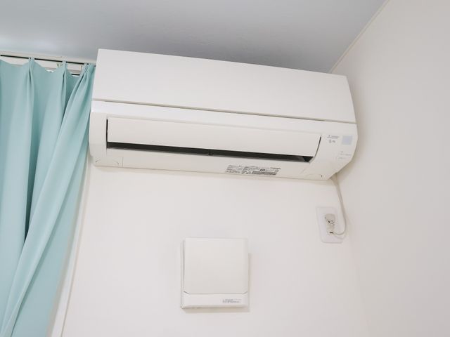 使いやすいエアコン エアコン 快適な温度調節ができるエアコンです。スタッフも安心して業務を行える環境が整っています。