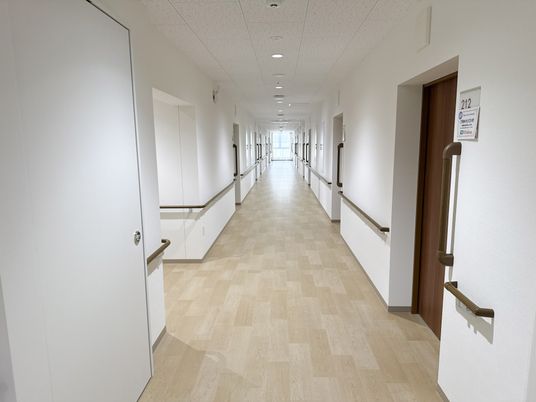 自然光あふれる廊下