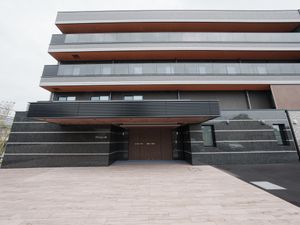 モダンな建物の外観