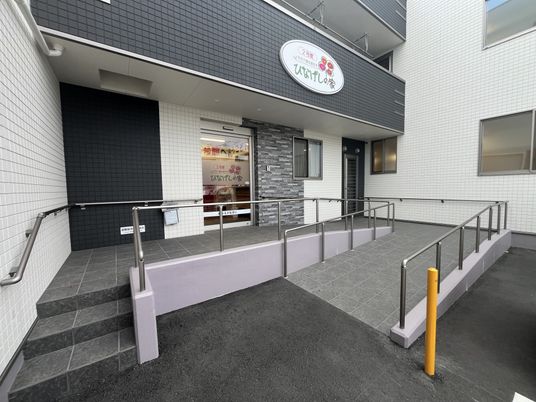 エントランスの外観