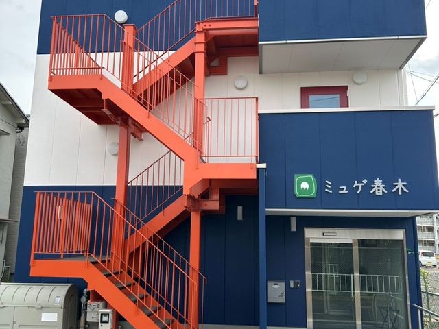 エントランス エントランス バリアフリー設計の明るい出入口です。車椅子でも入りやすく安心できます。