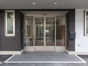 自動ドアのある玄関